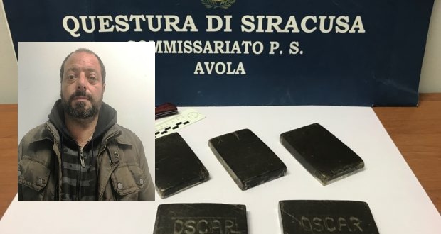 Avola, nascondeva in casa mezzo chilo di hashish: arrestato