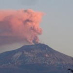 Etna – Tremore del vulcano in crescita, allerta arancione per il volo