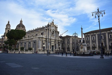 Covid – Ordinanza del Comune: no stazionamento piazza Duomo e borgo marinaro Catania