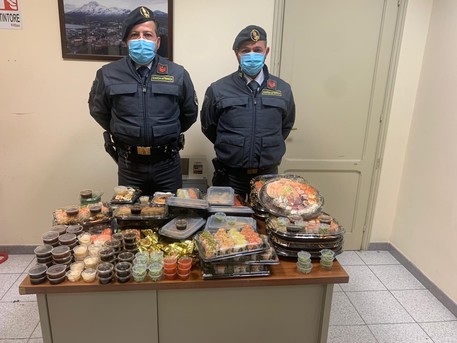 Guardia di Finanza – Sequestrate vaschette sushi nel palermitano: trasportatore bloccato, prodotto senza tracciabilità