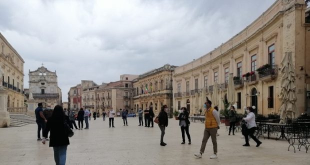 Siracusa – Sit in dei lavoratori della Ideal Service al Vermexio