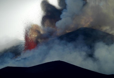 Etna: Ingv,fontana lava cessata, nube ha raggiunto i 10 km