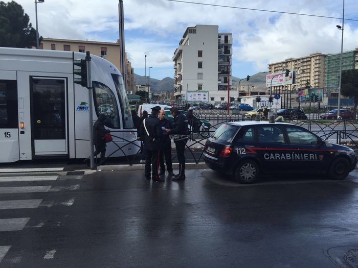 Pedone investito da un tram a Palermo, è grave