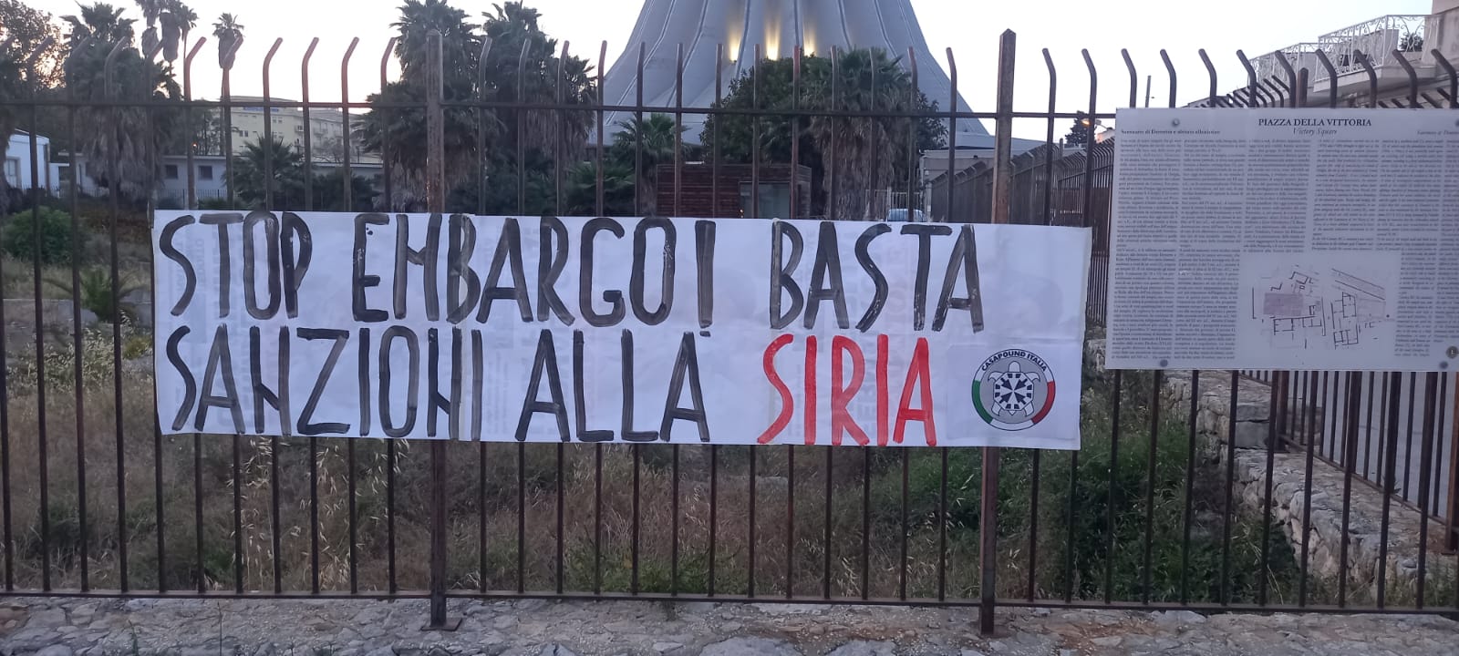 “Stop embargo, basta sanzioni alla Siria”: striscioni di CasaPound in tutta Italia