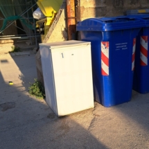 frigo abbandonato in via pitia 45 18_06_2023