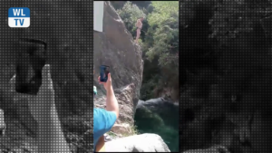 Cateno De Luca si tuffa nelle meravigliose acque di Fiumedinisi - Video
