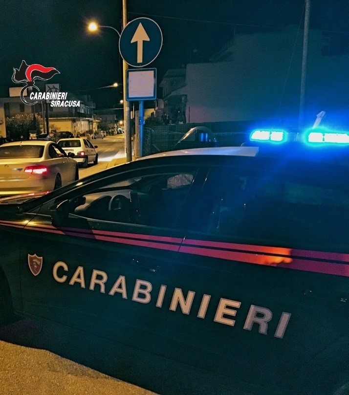 Villasmundo – Passeggiava con il suo cane nonostante fosse ai domiciliari: arrestato dai Carabinieri