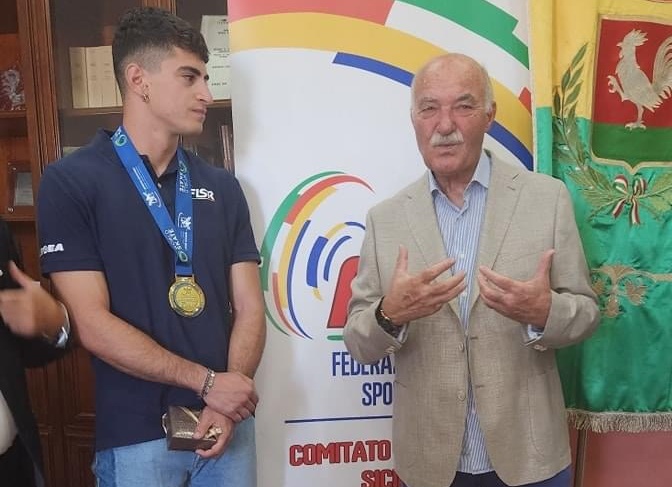Il campione del mondo Vincenzo Maiorca ricevuto al Comune di Priolo