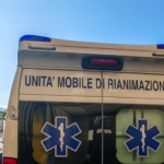 Parto improvviso la vigilia di Natale, bimbo nasce in auto,