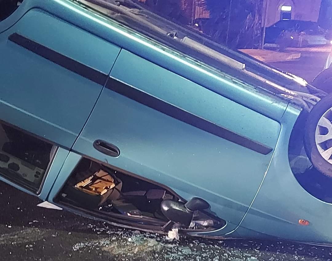 Ragusa- Auto si ribalta alla stazione centrale, nessun ferito grave