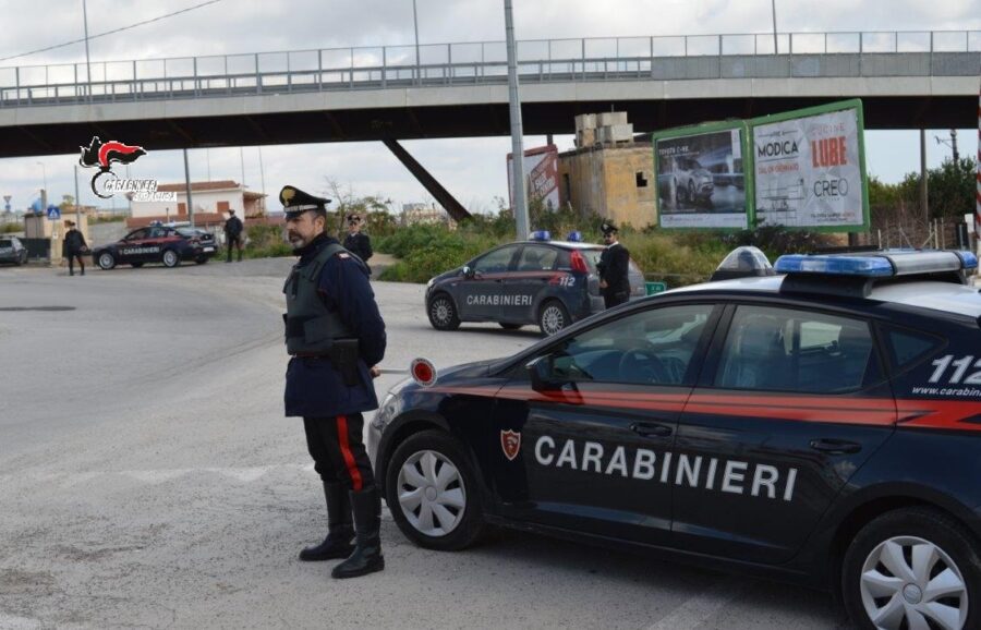 Rosolini, fermata  una  alla guida di un auto rubata: denunciata una donna