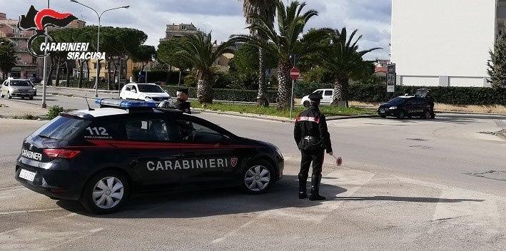 Siracusa – Senza Patente alla guida di un auto con 45 dosi di droga: arrestato 26enne