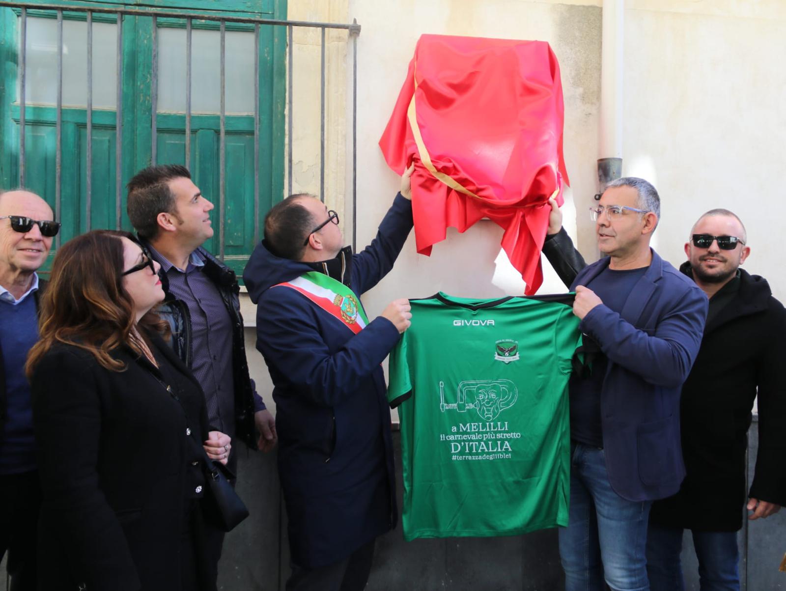 Melilli si colora di Carnevale. Confermate le attese del “più Stretto d’Italia”.  Stasera si replica con Archinuè e il dj set di Radio Studio Centrale