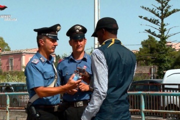 Caldo da bollino rosso, i carabinieri aiutano i cittadini in difficoltà