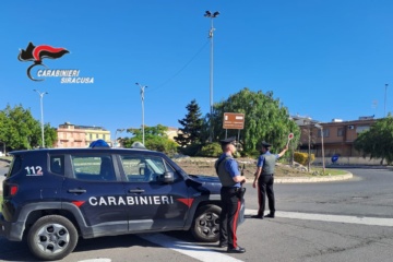 Francofonte, sparatoria in centro: ferita una persona