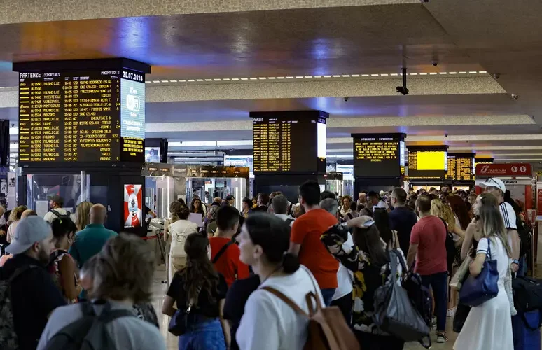 L’annuncio di Trenitalia: ‘Lavori sulle linee, ritardi fino a 2 ore e mezza ad agosto’