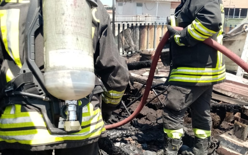 Incendio mansarda ad Aci Sant’Antonio nel catanese: intervenuti i Vigili del Fuoco