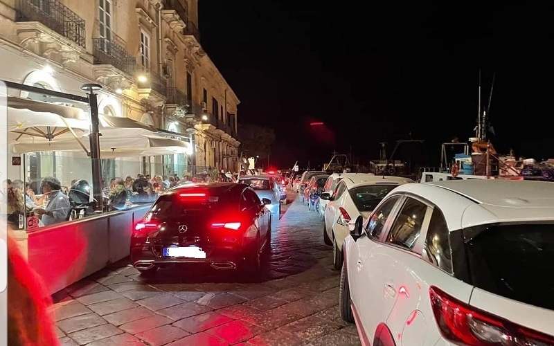 Ortigia bloccata dalla protesta dei residenti