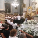 La madre di Vincenzo ai funerali: “Se c’è sbaglio, chiedo giustizia” – Video