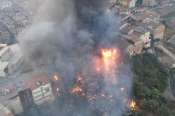 Francofonte, vasto incendio nel rione San Francesco