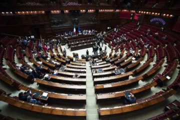 L’Aula – Ok della Camera al reato di occupazione abusiva delle case