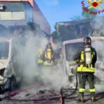 Incendio di 3 camion in Zona Industriale a Catania