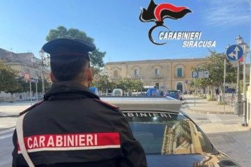 Solarino – Viola le prescrizioni, litiga in un bar e viene arrestato dai carabinieri per resistenza