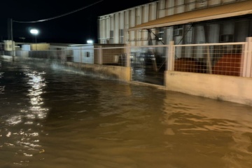 Maltempo, concessionaria d’auto allagata da acqua e liquami