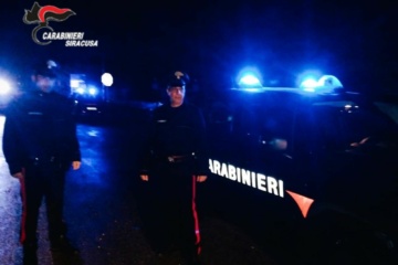 Maltempo, i Carabinieri in soccorso di automobilisti in panne in contrada Spinagallo, tra Cassibile e Floridia,