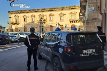 Francofonte, mini-market casalingo della droga: arrestato 29enne