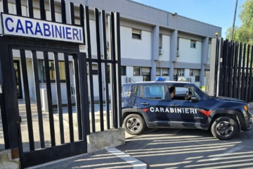 Lentinese da due anni seviziava la moglie e la teneva sequestrata in casa