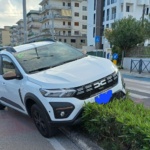 Siracusa – Viale Scala Greca, auto travolge l’aiuola