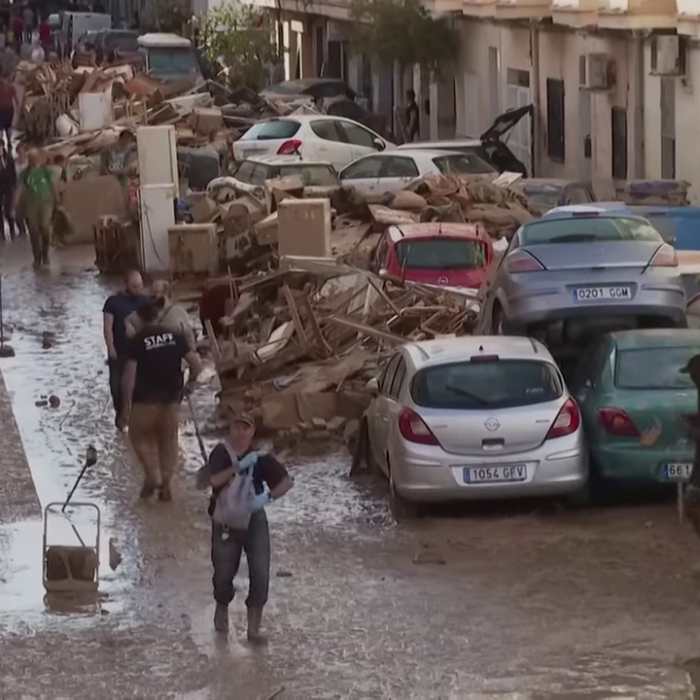 A Valencia almeno 205 morti, decine di arresti per saccheggi e razzie