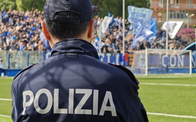 Lanciavano petardi, scatta il Daspo per sette tifosi dell’Avola calcio