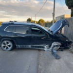 Al volante in stato di abbrezza alcolica: col Suv si schianta contro un pilastro