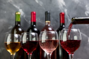 Settore vitivinicolo colpiti dalla contraffazione, Codici: la truffa del vino danneggia consumatori e aziende corrette