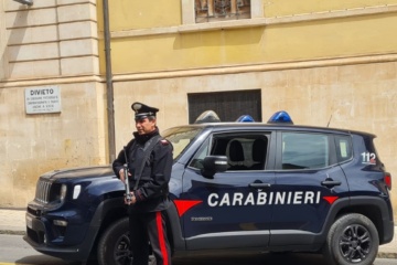 Solarino, rapina ed estorsione alla  madre: arrestato 25enne