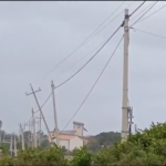 Plemmirio, palo dell’energia elettrica in balia del vento – Video