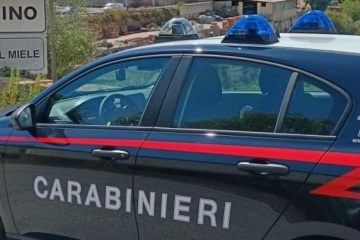 Sortino, nascondeva sotto il divano 80 grammi di hashish: denunciato 19enne