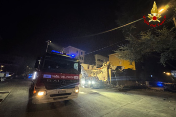 Parma- Colllo del tetto di una palazzina – Video