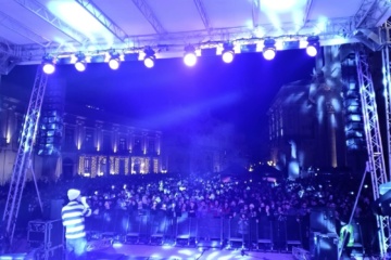 Piazza Duomo gremita per il Capodanno 2025 di Siracusa