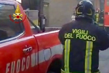 I Vigili del Fuoco sono intervenuti per due incendi a Catania: in un’abitazione a Zia Lisa e in un PUB in centro