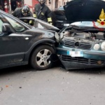 Catania – Scontro in centro, due feriti: intervengono i pompieri