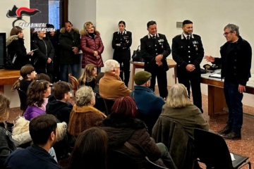 Prevenzione truffe, le lezioni dei carabinieri agli anziani