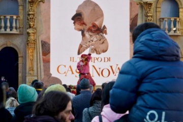 Carnevale di Venezia 2025: piazza San Marco festeggia con tantissime maschere e migliaia di spettatori