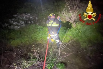 Soccorso un ragazzo bloccato in un costone roccioso a Scordia nel catanese (Foto)