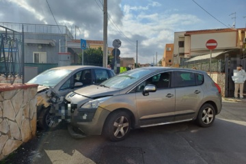 Siracusa – Scontro tra auto: due feriti