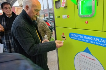 Priolo, “Mangia Plastica”: inaugurato l’eco-compattatore di nuova generazione