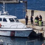 Marittimo soccorso su una nave dai militari della Capitaneria di Augusta